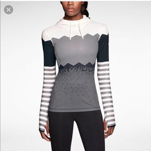 ISO Nike Hyperwarm Engineered Print Hoody. Size M